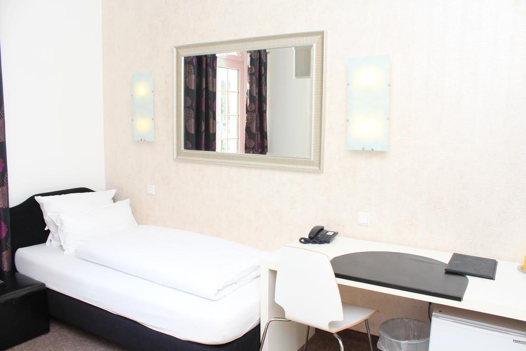 Hotel Heidelberger Hof ดุสเซลดอร์ฟ ภายนอก รูปภาพ
