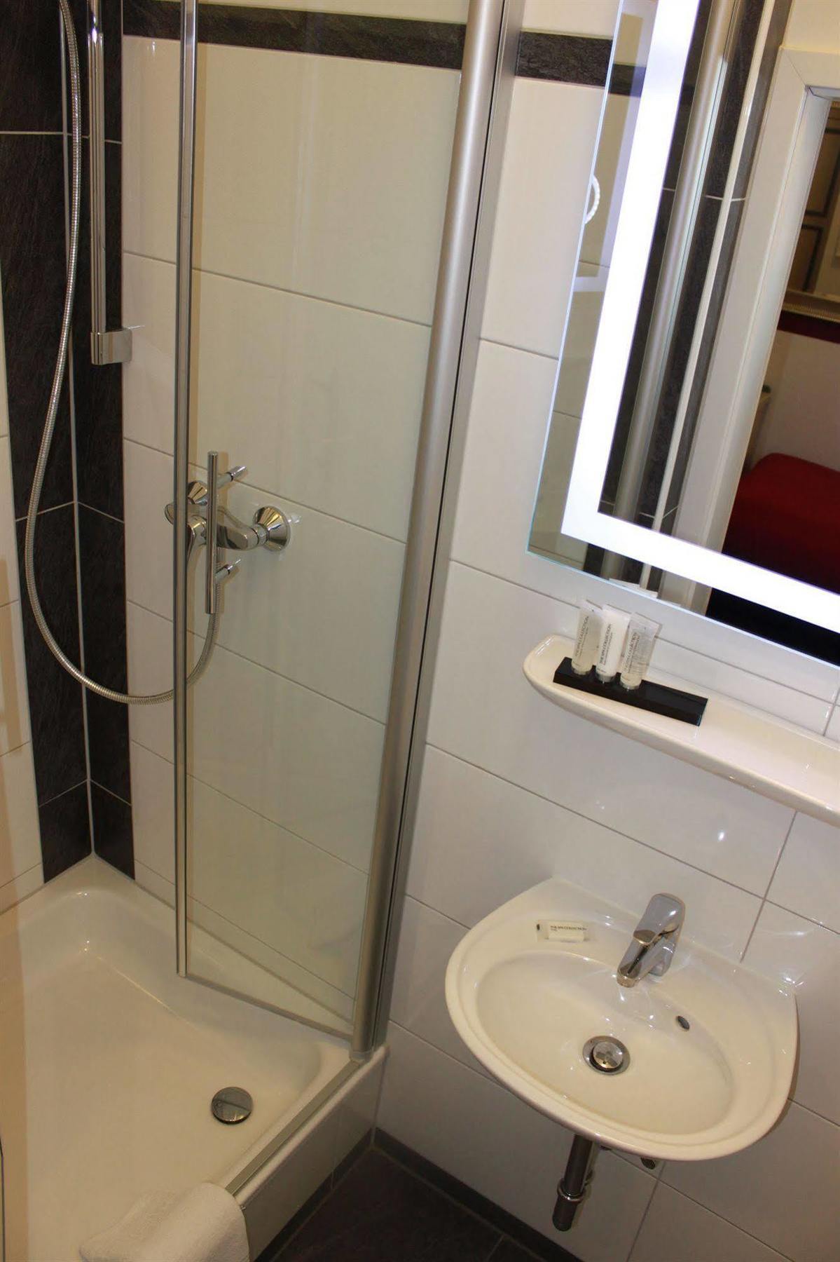 Hotel Heidelberger Hof ดุสเซลดอร์ฟ ภายนอก รูปภาพ