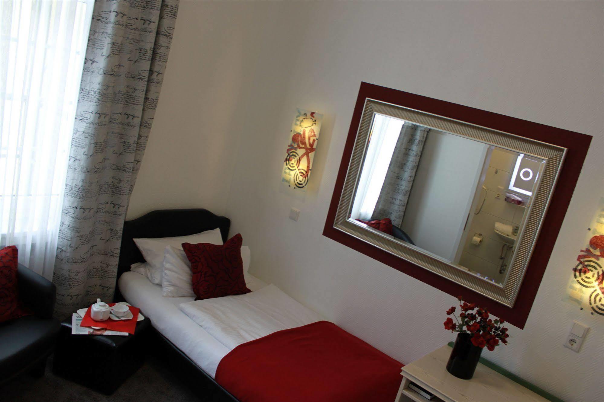 Hotel Heidelberger Hof ดุสเซลดอร์ฟ ภายนอก รูปภาพ